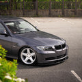BMW E90/E91 2005-2008 Pre LCI - Etuspoileri kiiltävän musta Base