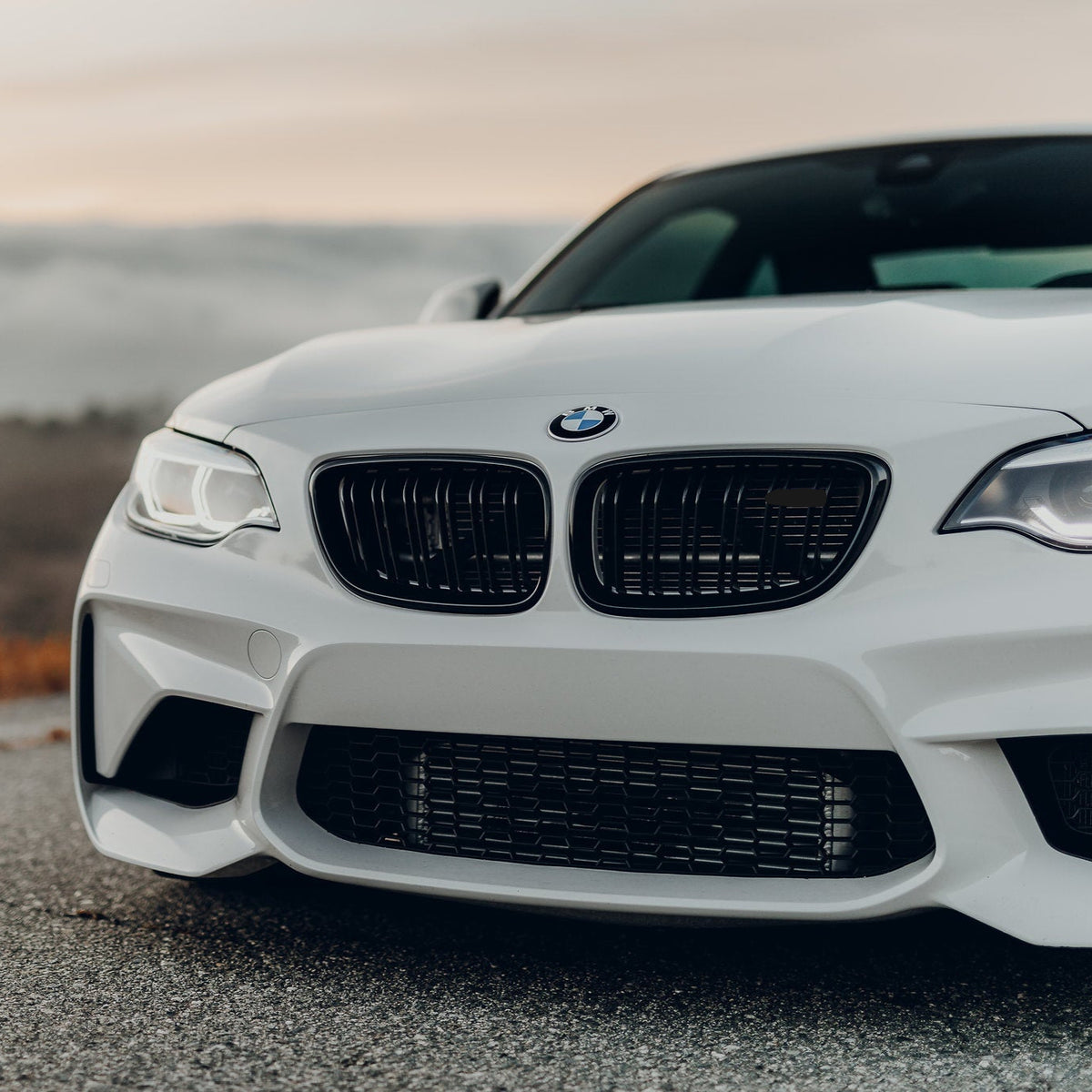 BMW F22/F23/F87 - Munuaiset kiiltävän mustat