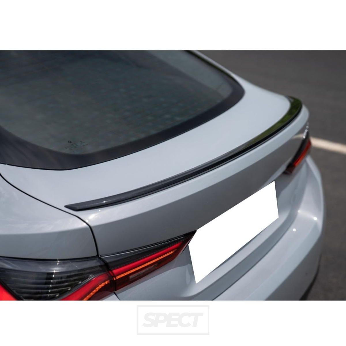 BMW G26 takaspoileri OEM style AeroTRIM